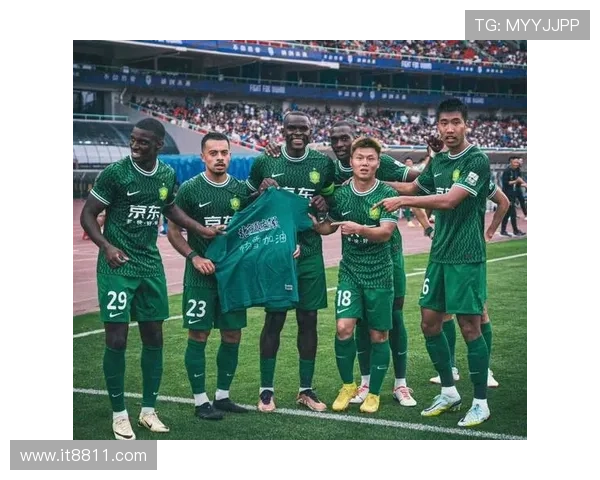 新鹏城输给国安球迷怒喊不值